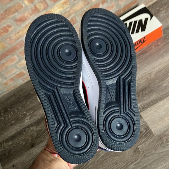 Nike - Picture 11 of 17